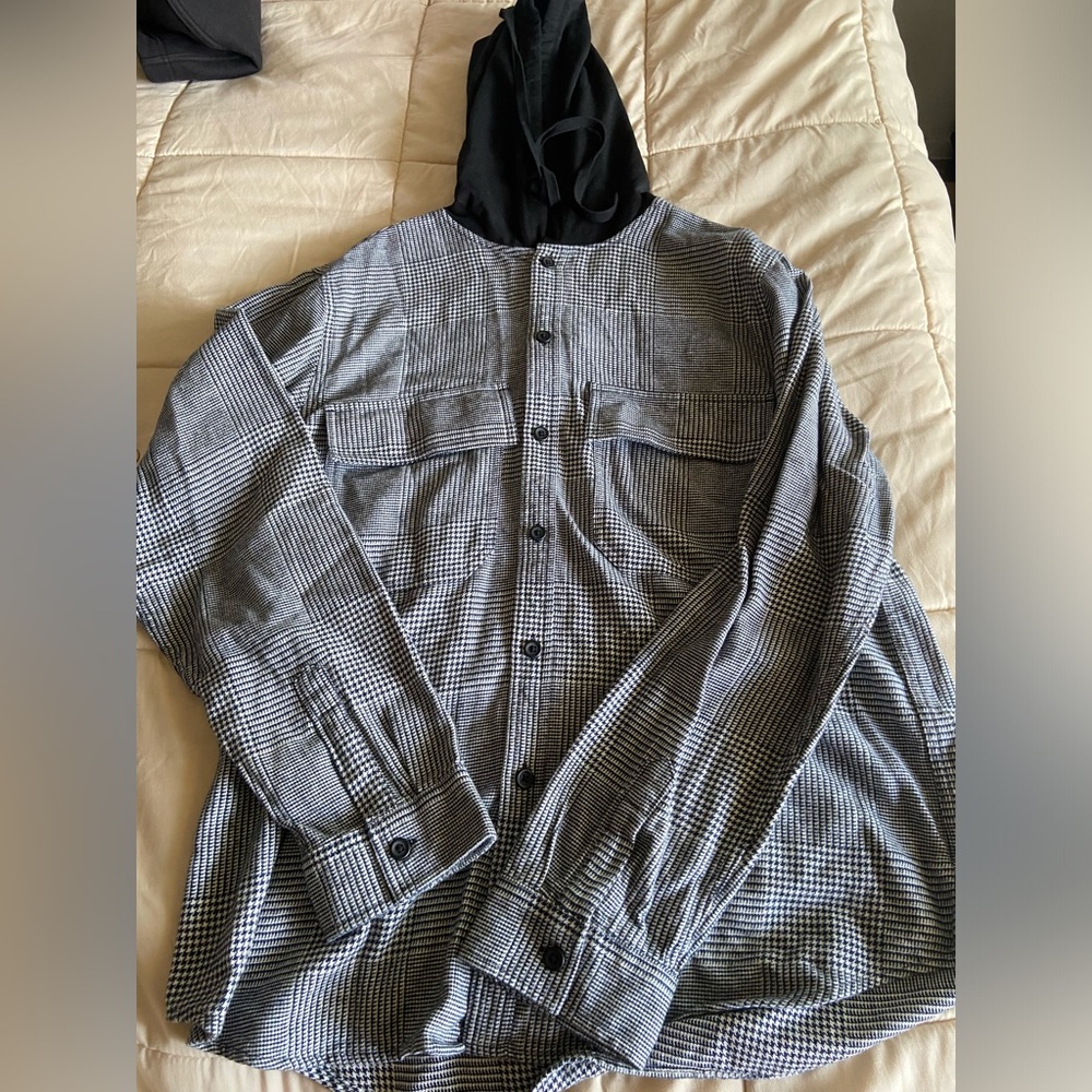 Men’s long sleeve button-down shirt with hood new with tags
